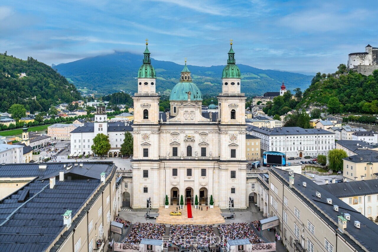  잘츠부르크 대성당 앞에서 열리는 잘츠부르크 페스티벌 공연 © Tourismus Salzburg GmbH_Guenter Breitegger