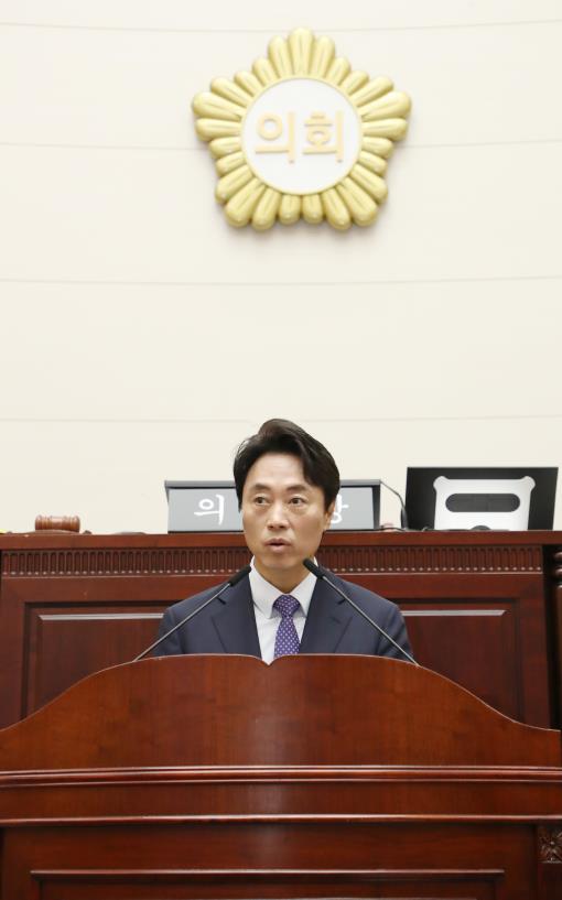 김경대 용산구청장이 7일 용산구의회 본회의장에서 열린 제10대 용산구의회 개원식 축사 모습(사진제공=용산구청)