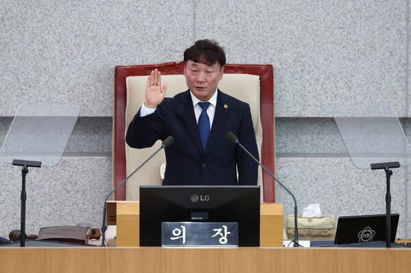 7월 제12대 경기도의회가 개원해 남종섭 신임의장 본회의를 주재하고 있다./사진=경기도의회