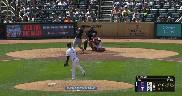 첫 삼진의 순간(사진=MLB.com)