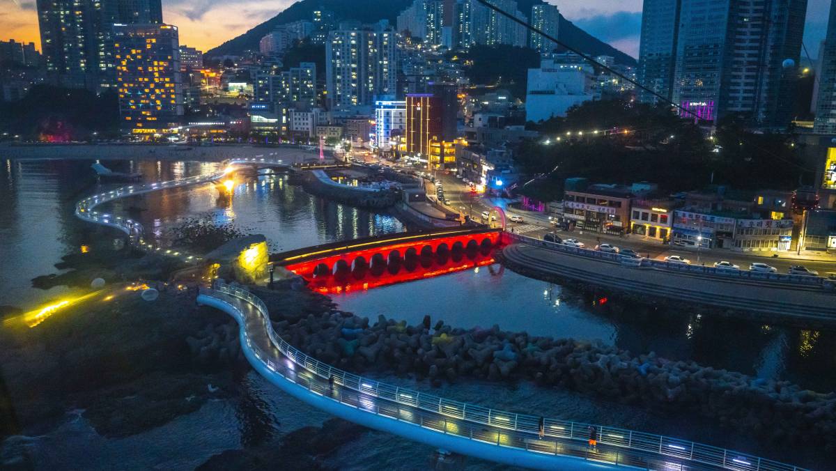 송도 앞바다 밤 풍경. / 한국관광공사 포토코리아-부산울산지사 디자인글꼴