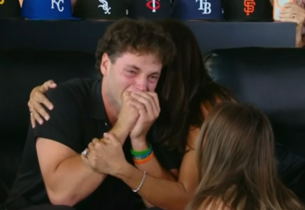 기쁨을 주체하지 못하는 촐로스키(사진=MLB.com)