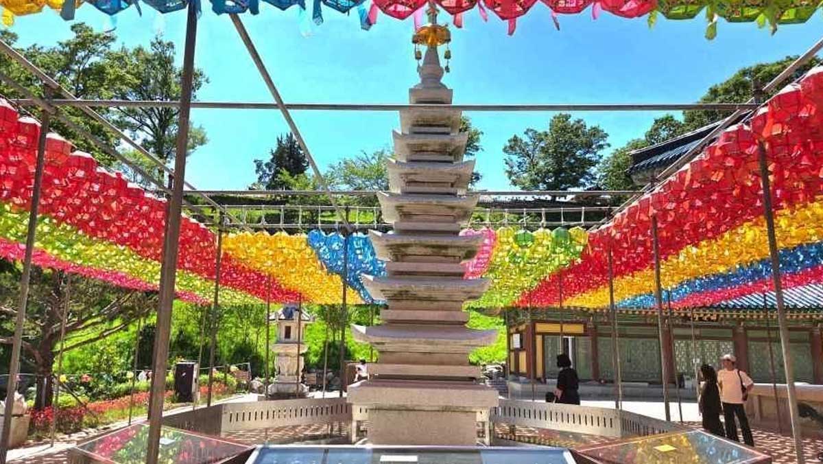 고려 시대부터 오랜 세월 낙산사 중심부를 지켜온 보물 제499호 칠층 석탑. / 한국관광공사