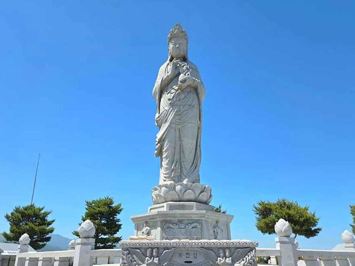낙산사에 있는 해수관음상의 전경. / 한국관광공사