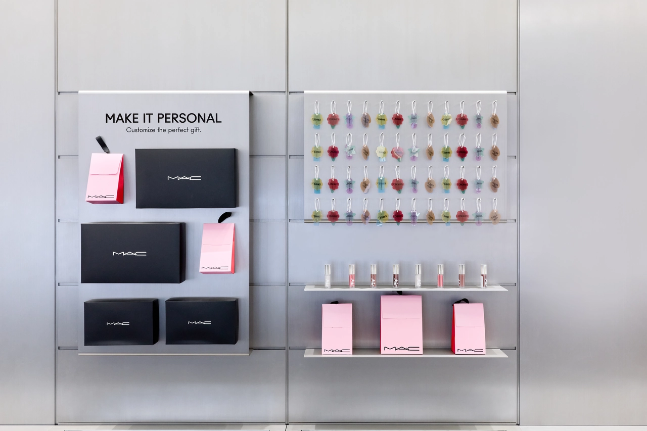 'Make It Personal' 맞춤형 기프트 존 / 사진=맥