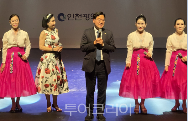 인천광역시가 지난 11일 인천문화예술회관 소공연장에서 개최한 ‘제3회 북한이탈주민의 날’ 기념행사에서 박찬대 시장이 인사말을 하고 있다.