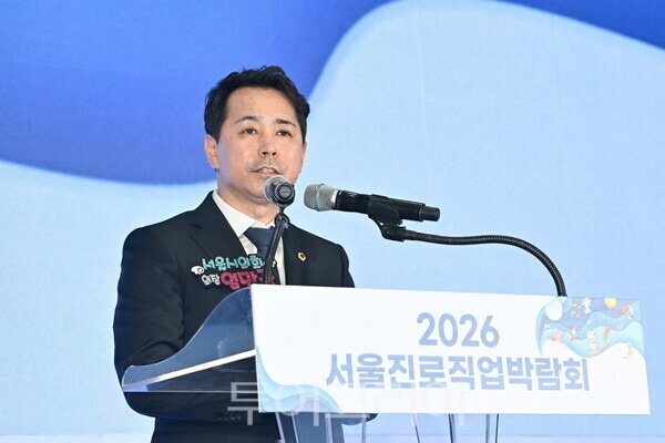 14일 '서울진로직업박람회' 개막식에 참석한 임만균 서울시의회 의장이 축사하고 있다/사진=서울시의회