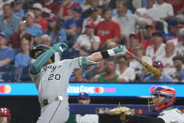 유일한 장타를 날린 바르가스(사진=MLB 공식 SNS)