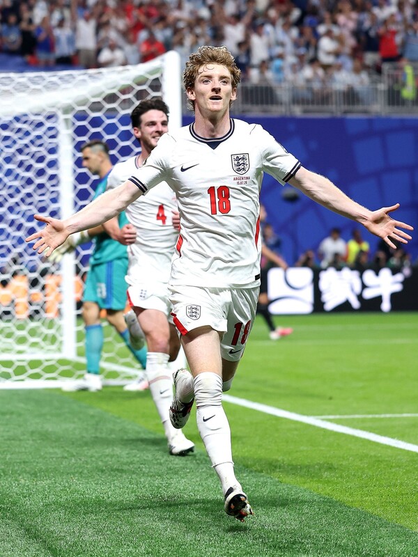 또 한번 미끄러진 잉글랜드(사진=FIFA 월드컵 SNS)