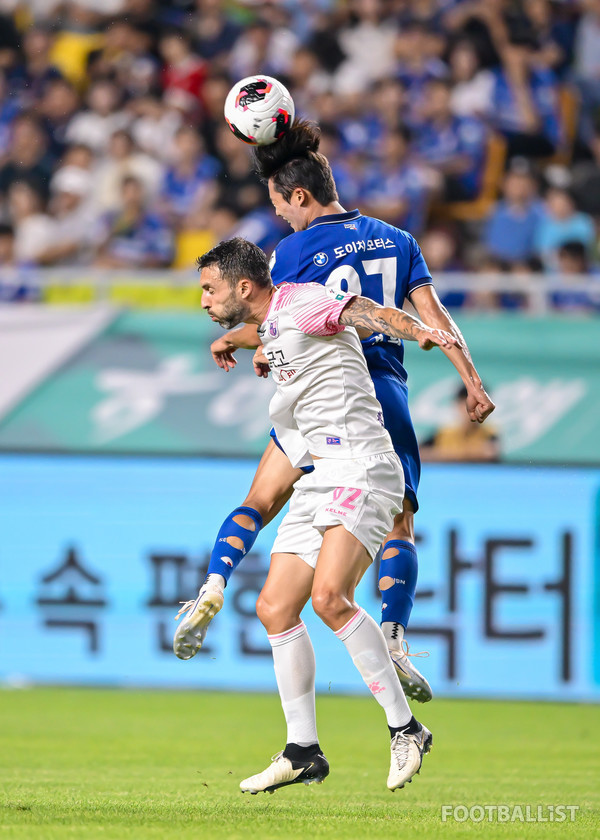 보르하 바스톤(왼쪽, 파주 프런티어 FC), 이건희(오른쪽, 수원 삼성). 서형권 기자