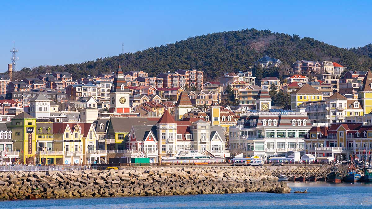 유럽풍 건물들이 옹기종기 모여 이국적인 분위기를 자아낸다. / kikujungboy CC-shutterstock