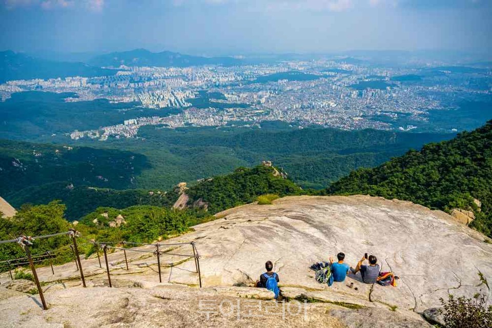 북한산에서 바라본 서울 전경 / 사진-서울관광재단