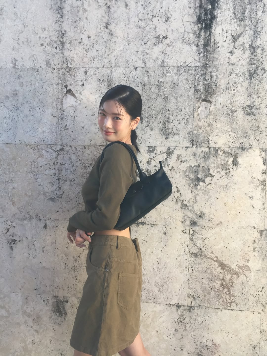 미니백 포인트로 완성한 정소민의 룩 / 사진=정소민 인스타그램