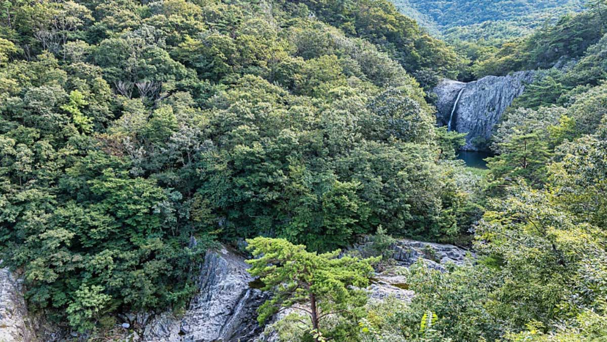 전망대에서 바라본 내변산과 직소폭포. / 전북 공식 블로그