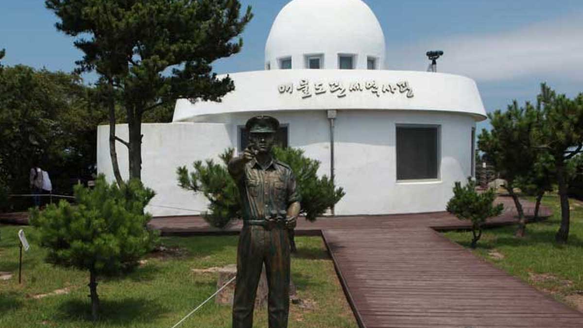 망태봉 정상에 위치한 매물도 관세역사관. / 한국관광공사