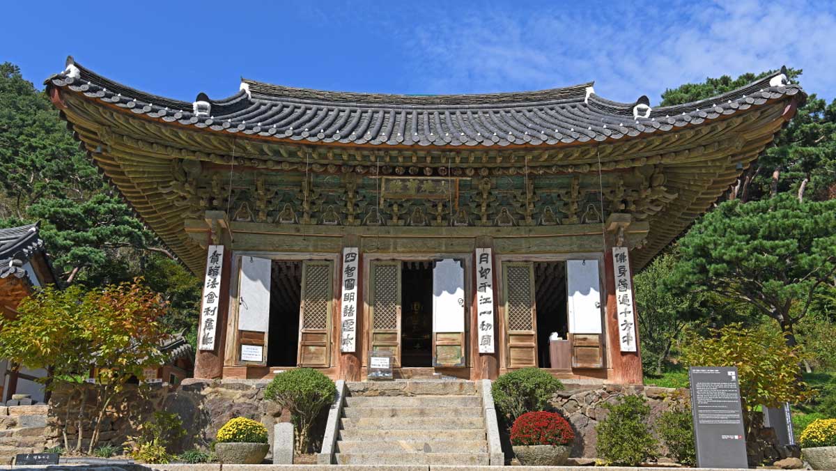 병인양요 장병들의 흔적이 남은 대웅보전. / 인천투어