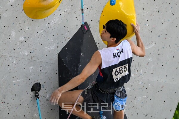 리드 1위 정찬진 선수 경기 장면/제공= 대한산악연맹