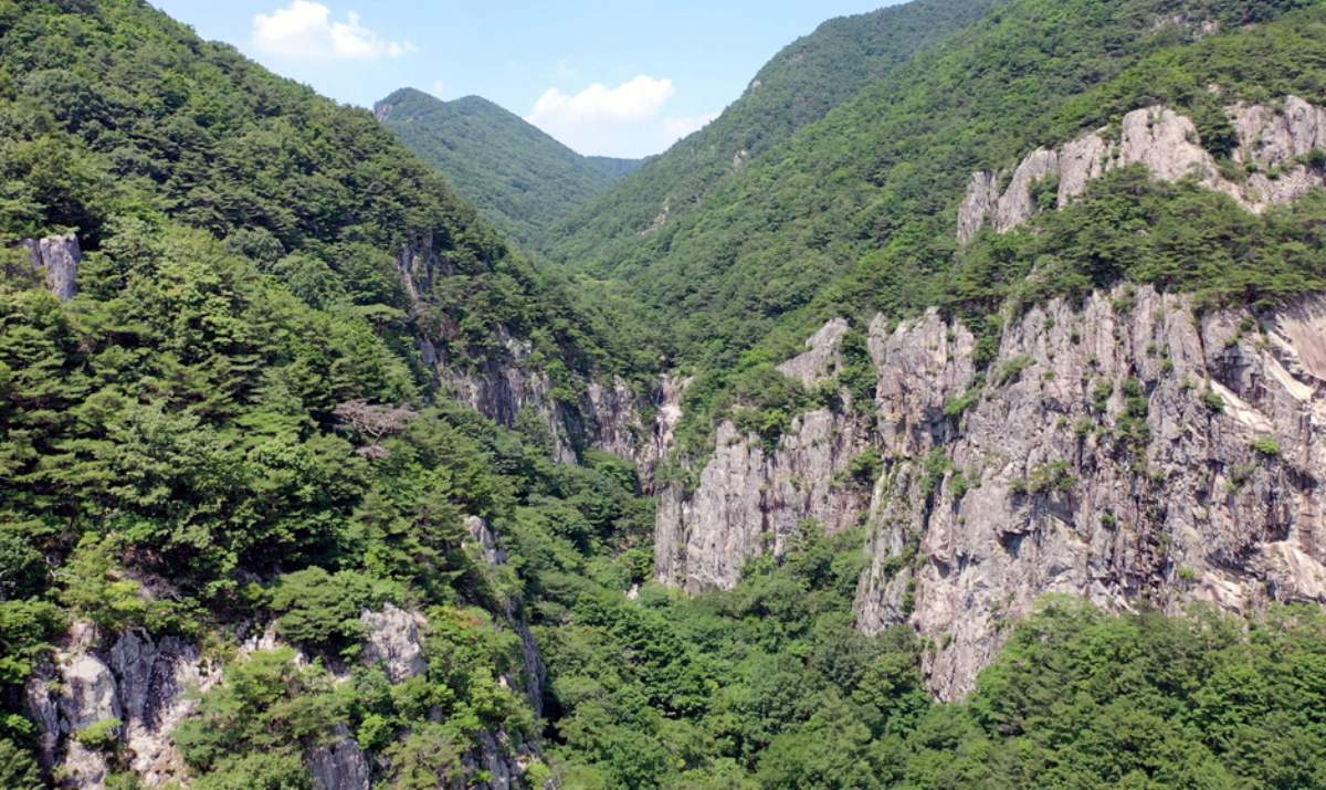 밀양 구만산 전경. / 밀양시 문화관광 제공