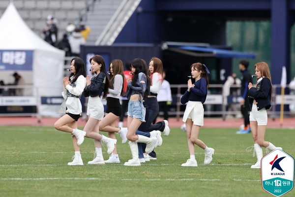 우주소녀 /한국프로축구연맹 제공