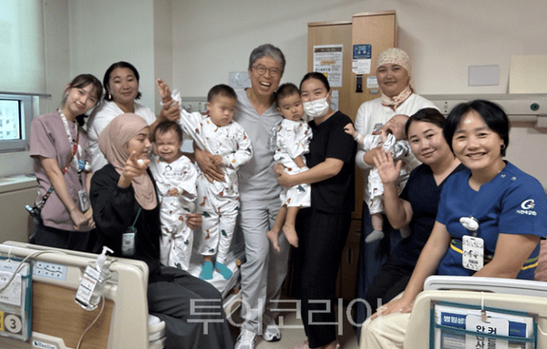 초청 대상 환아가족과 의료진 단체사진