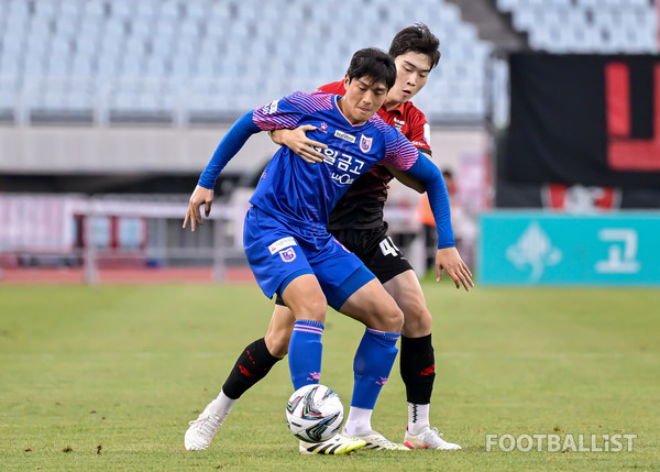 이제호(왼쪽, 파주 프런티어 FC), 이예찬(오른쪽, 부천FC). 서형권 기자