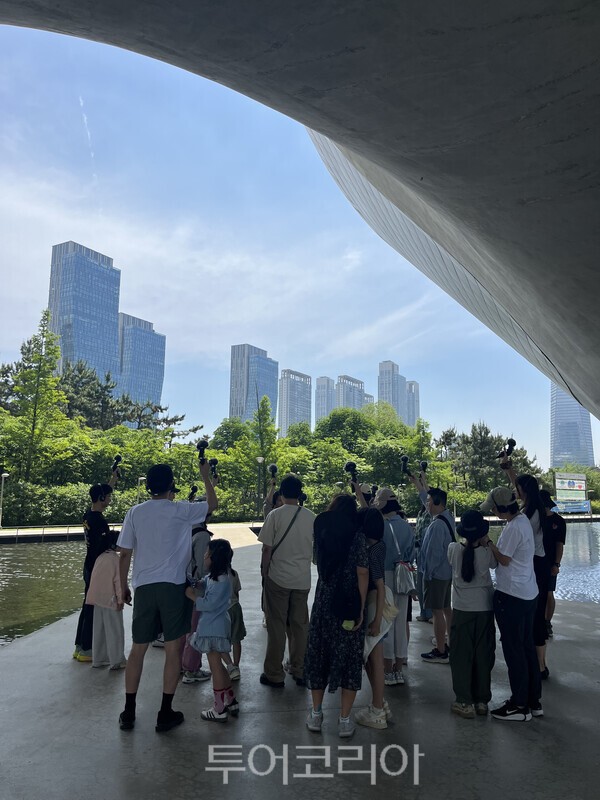 도시예술산책 가족참가자 / 사진-인천문화재단