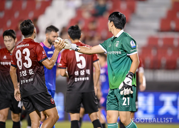 조성준(왼쪽), 김현엽(오른쪽, 부천FC). 서형권 기자