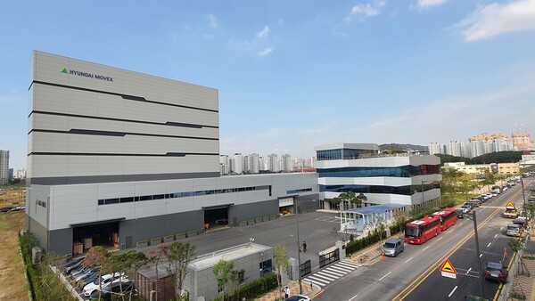 지난 23일(한국 시간), 미국 워싱턴 D.C.에서 열린 ‘한미 조선협력 센터 개소식’에 참석해 미국 ‘SwRl’(사우스웨스트연구소)와 기술 협약을 체결했다. (▲현대무벡스 청라R&D센터 전경). /사진=현대무벡스