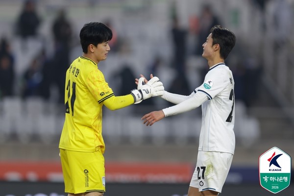 박대한과 박창우(이상 천안시티FC). 한국프로축구연맹 제공 