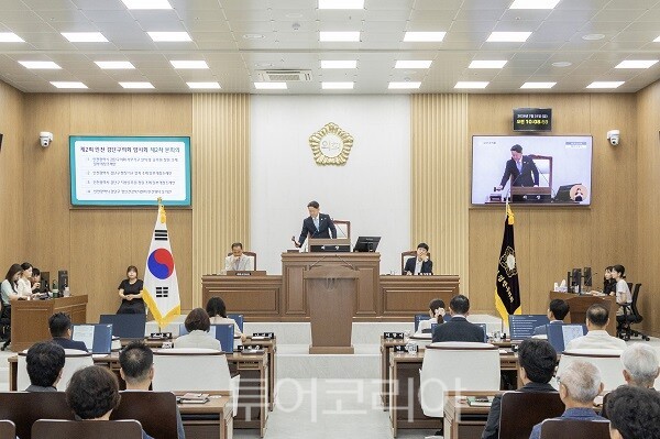 인천 검단구의회가 31일 제2차 본회의를 열고 지난 24일부터 8일간 진행된 제2회 임시회 일정을 마무리하고 있다.