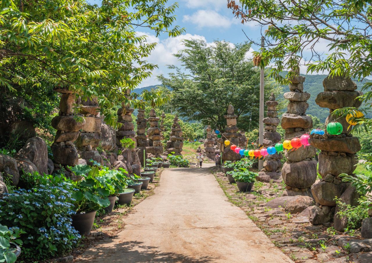 천불천탑 산책길. / ⓒ한국관광콘텐츠랩-이환우