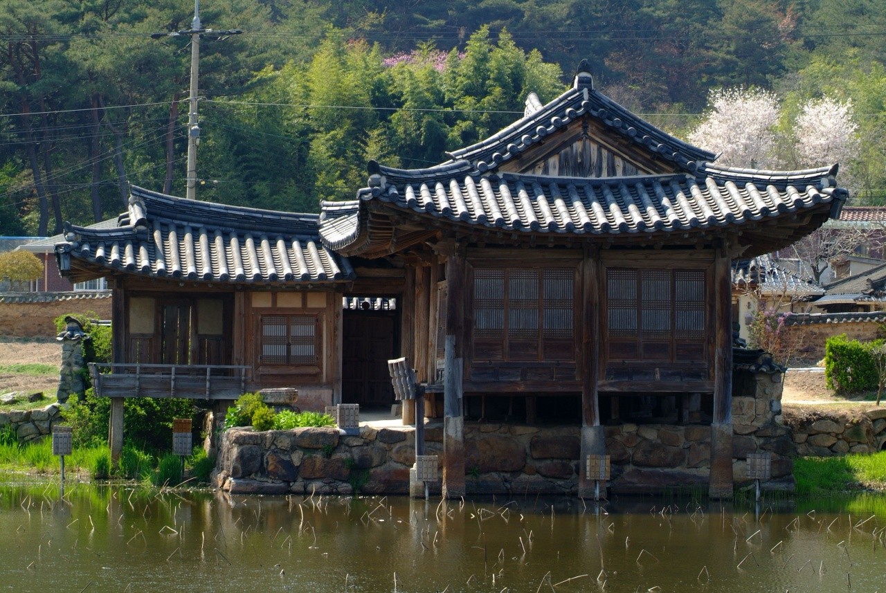 경주 서출지 이요당 정자 전경. / ⓒ한국관광콘텐츠랩-김지호