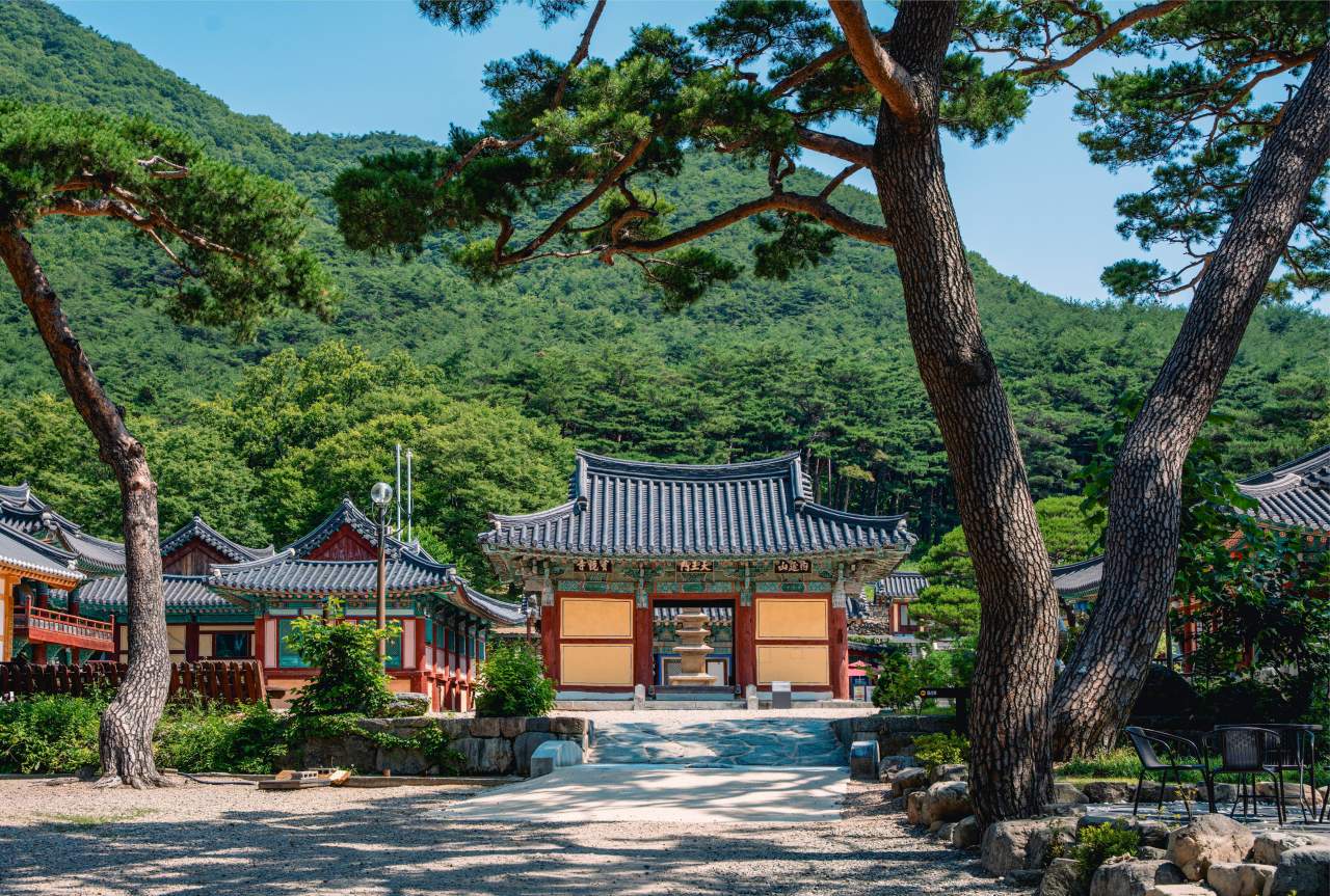 포항 내연산 인근에 위치한 보경사. / ⓒ한국관광콘텐츠랩-장재윤