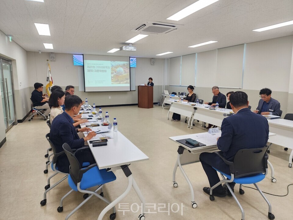 지난 3일 개최한 ‘제20회 거제섬꽃축제 제1차 자문위원회’ 모습/사진=거제시농업기술센터