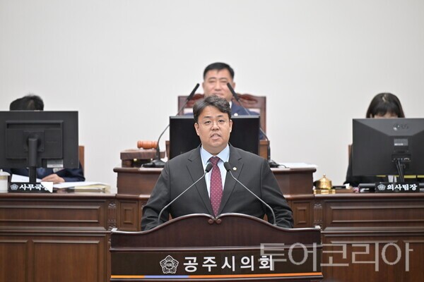 ▲오재원 공주시의회 의원이 5일 열린 제267회 임시회 제3차 본회의에서 ‘학생안전 드롭존’과 관련해 5분 자유발언을 하고 있다. /사진-공주시의회