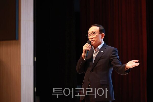 김덕현 연천군수가 청렴 강의를 하고있다/투어코리아뉴스 정명달 기자 사진=김덕현 SNS