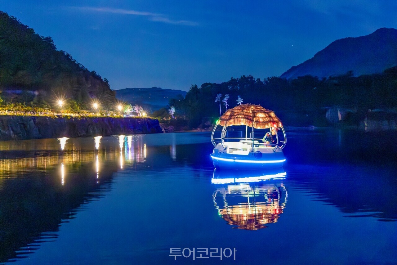 무릉별유천지 수상레저 야간/사진-동해시