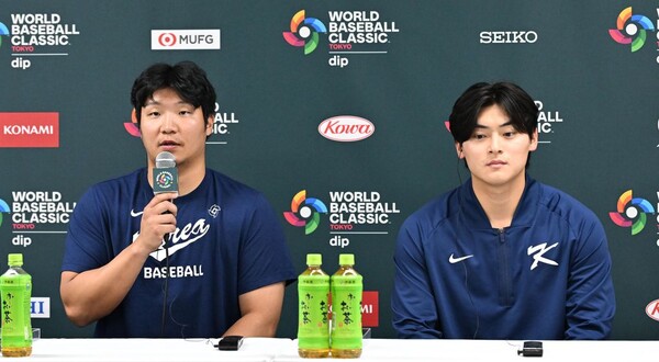 문보경과 조병현(사진=WBC)