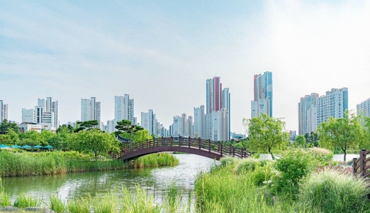 한강신도시 호수공원 산책로 전경. / ⓒ한국관광공사 제공