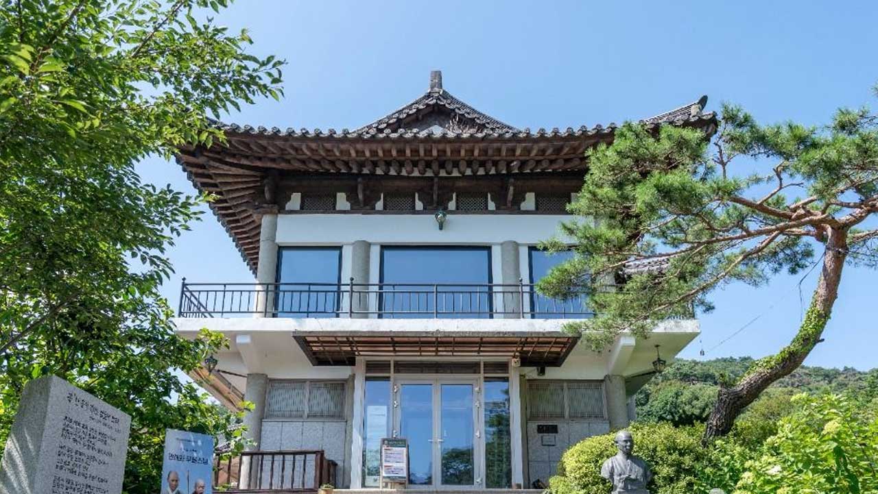 독립운동가이자 시인인 만해 한용운 선생의 생애와 독립정신을 기리는 만해기념관 건물 전경. / 한국관광공사