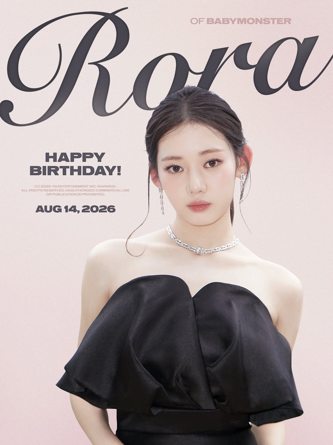 생일을 맞은 로라의 기념 화보 / 사진=YG엔터테인먼트