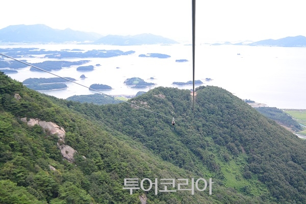 금오산 짚와이어/ 사진-하동군