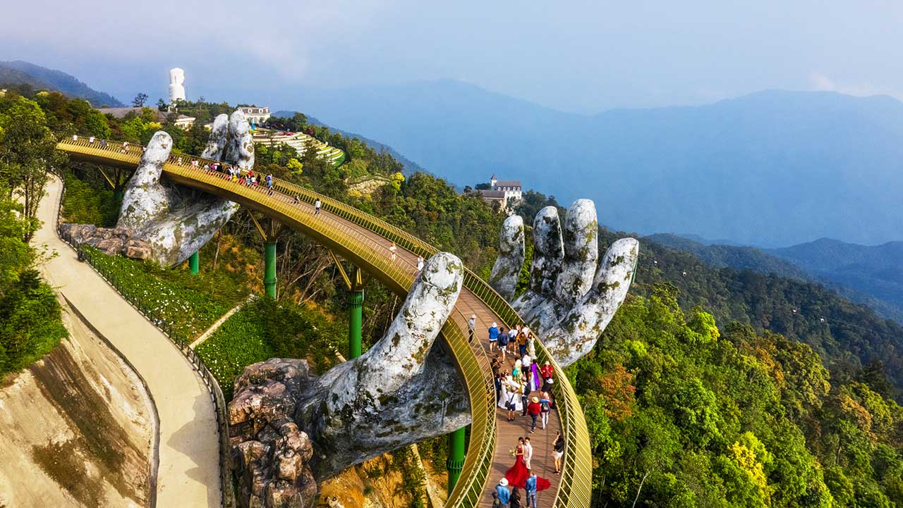  베트남 다낭 바나힐 '골든 브릿지'다. / Hien Phung Thu-shutterstock