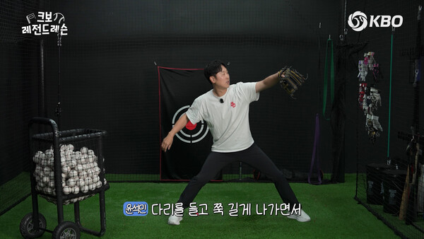 KBO는 리그를 대표했던 레전드 선수들과 함께 유소년 야구 교육 콘텐츠 '크보 레전드 레슨(크레레)'을 선보인다(사진=KBO)