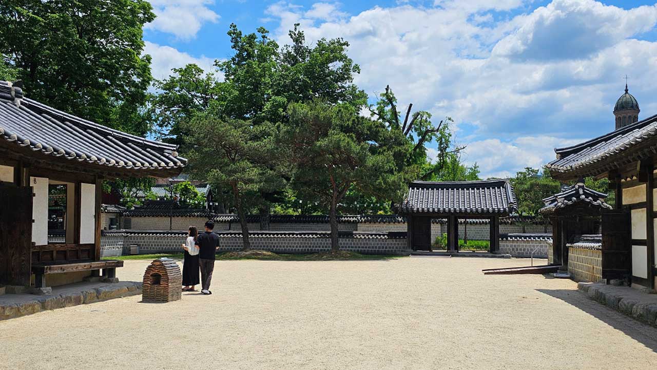 임진왜란 속에서 조선왕조실록을 유일하게 지켜낸 역사적 장소인 전주사고 경내. / 비짓전주