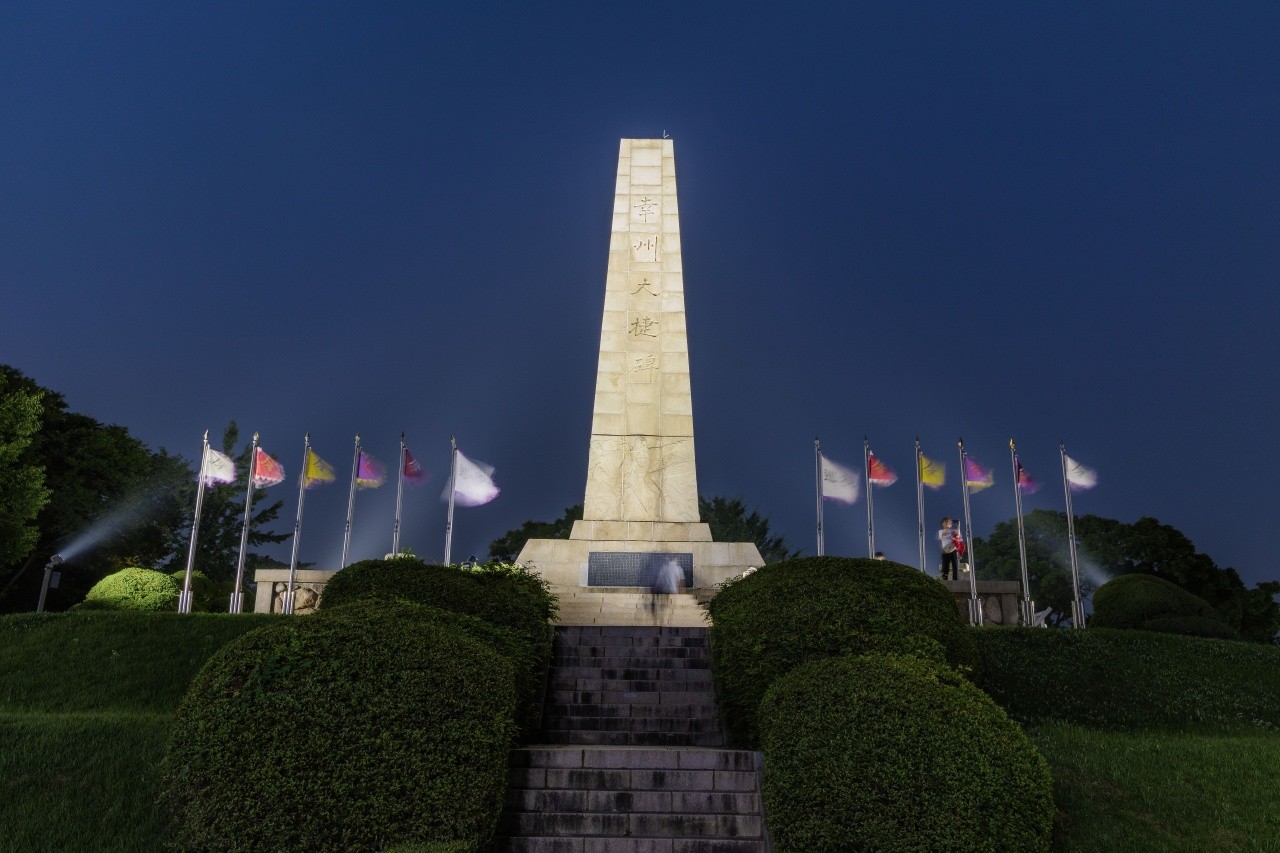 고양 행주산성 행주대첩비 야간 전경. / ⓒ한국관광콘텐츠랩-안영관