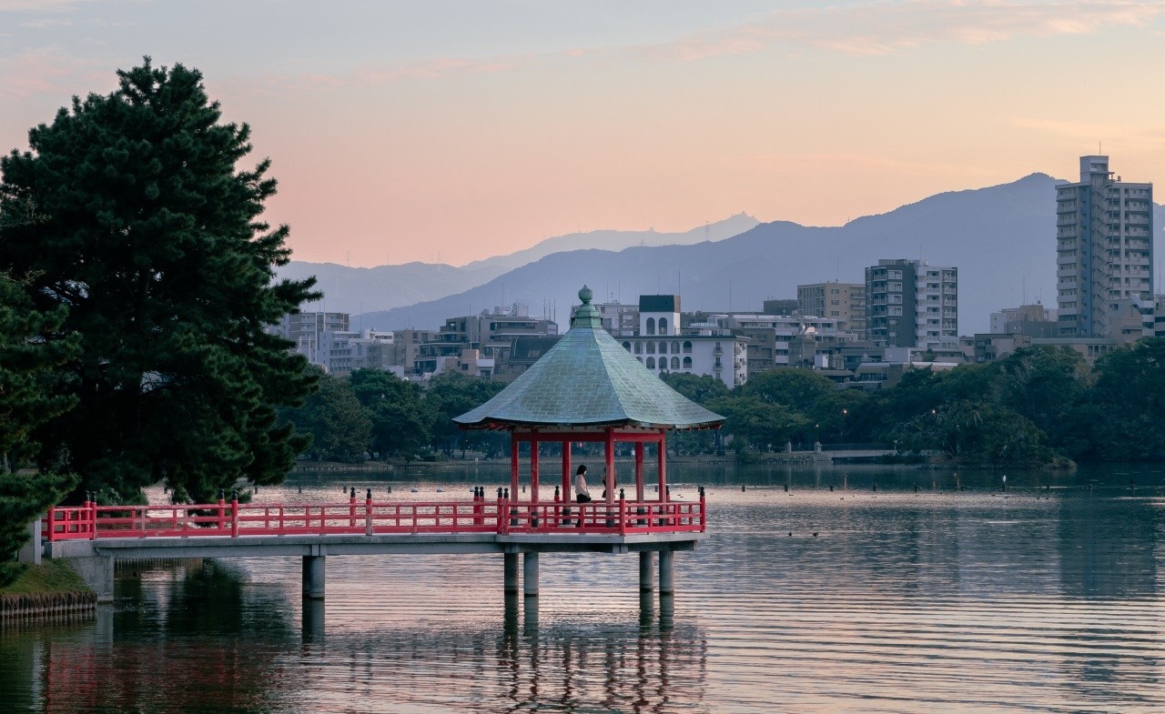 오호리 공원 우키미도 전경. / Suphaloet Vongkunkij-shutterstock