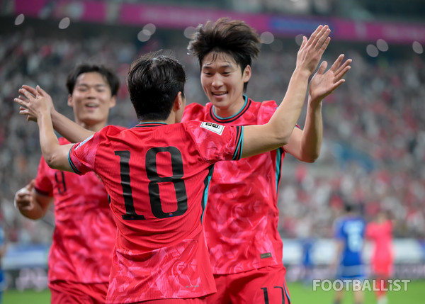 이강인(왼쪽), 배준호(이상 남자 축구대표팀). 서형권 기자