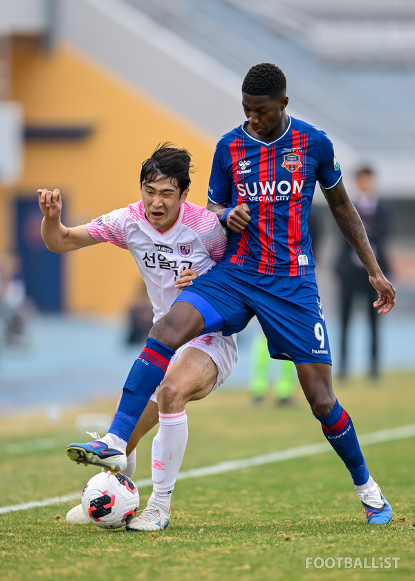 마테우스 바비(오른쪽, 수원FC). 서형권 기자