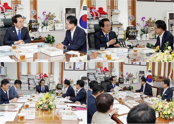 ▲이완섭(上 오른쪽) 서산시장이 14일 시청 시장실에서 박수현 충남도지사에게 미래 핵심사업에 대한 충남도의 지원을 요청하고 있다. /사진-서산시(편집 류석만 기자)